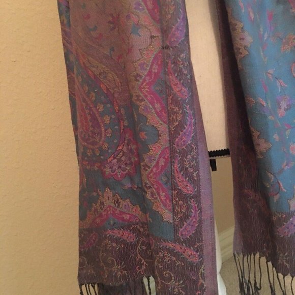 Pretty Vintage Fringed scarf 100% Acrylic - Picture 3 of 12